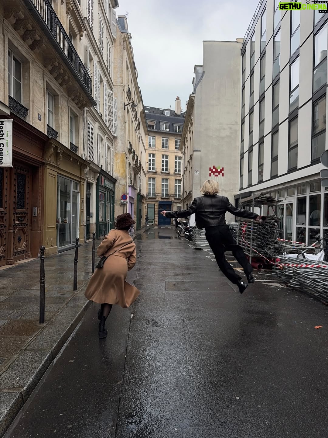 Gia Kim - 291.8K Likes - Very short but very sweet weekend reunion in Paris avec mon frère 🥰🤍 It may seem as though sometimes actors’ lives must always be glamorous. It is not. Yes we’ll share the glamorous parts more as a part of our jobs but it’s one day out of 365 and sometimes it’s enjoyable, but at the end of the day it’s mostly work. But boy am I thankful when I can share them with my brother. Even when he can be a little 😈💩. I love growing old with him and watching him make mistakes and grow from them too. I don’t know how this Paris weekend dump turned into a sibling appreciation post but here we go. lol love you

Thank you for having us together at this fun show @wooyoungmi 🤍