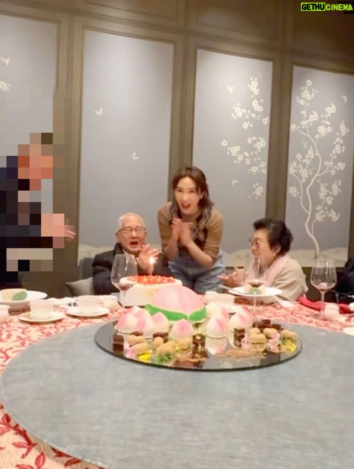 Gigi Lai Chi - 25.5K Likes - 親愛的爸爸，祝您88歲生日快樂🎂❤️🎂您對中國文學的熱愛深深感染了我，每一首詩、每一幅畫作都是您精神的縮影🖼️在您身邊的每一天都讓我成長，願您常吟詩作畫 陪伴我們🥰🥰

#birthday #lovefamily #father