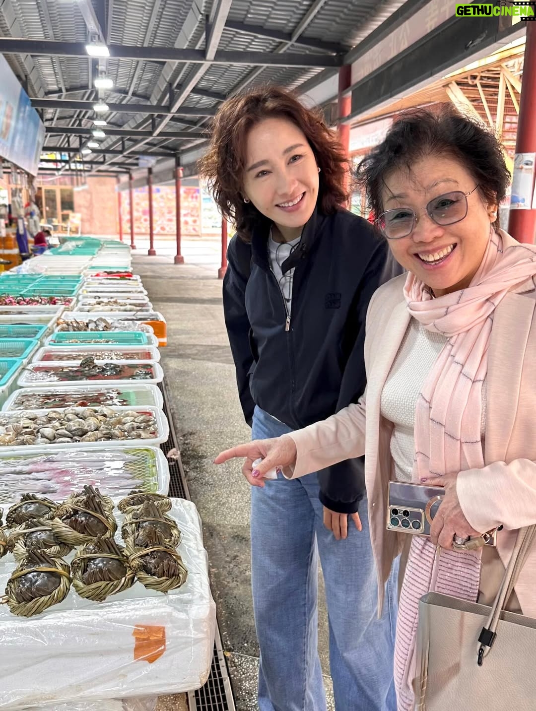 Gigi Lai Chi - 25.5K Likes - 親愛的爸爸，祝您88歲生日快樂🎂❤️🎂您對中國文學的熱愛深深感染了我，每一首詩、每一幅畫作都是您精神的縮影🖼️在您身邊的每一天都讓我成長，願您常吟詩作畫 陪伴我們🥰🥰

#birthday #lovefamily #father