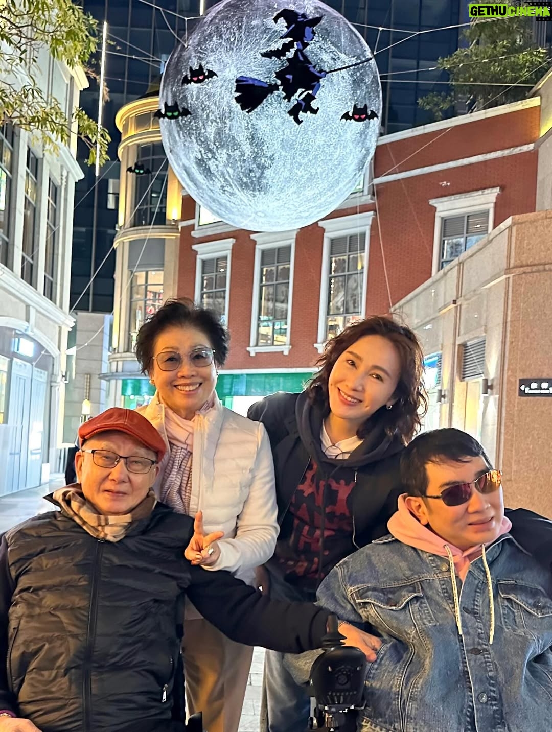 Gigi Lai Chi - 25.5K Likes - 親愛的爸爸，祝您88歲生日快樂🎂❤️🎂您對中國文學的熱愛深深感染了我，每一首詩、每一幅畫作都是您精神的縮影🖼️在您身邊的每一天都讓我成長，願您常吟詩作畫 陪伴我們🥰🥰

#birthday #lovefamily #father