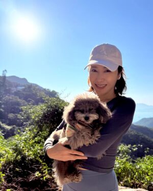 Gigi Lai Chi Instagram - Hiking with Ruby💕☀️🐾
#hiking