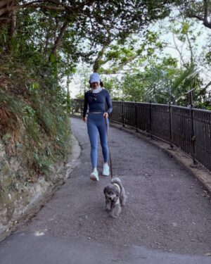 Gigi Lai Chi Instagram - Hiking with Ruby💕☀️🐾
#hiking