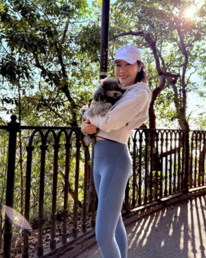 Gigi Lai Chi Instagram - Hiking with Ruby💕☀️🐾
#hiking