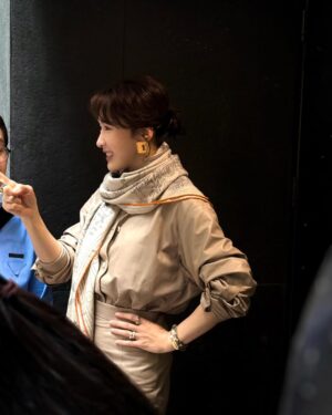 Gigi Lai Chi Instagram - It’s been a long time since I faced the camera. Hearing “Action” took me back to the days of filming over a decade ago, and it felt both familiar and wonderful 🥰Even though it was just a one-minute shoot, looking back on the whole process, it still feels incredibly wonderful and unforgettable. Thank you to the Hong Kong Tourism Board and Tatler China for this invitation curated by the team, Thanks to all the staff for their hard work in makeup and shooting. 👍 It was a pleasure to collaborate with everyone and to contribute to the development of tourism and art in Hong Kong 💪 Hong Kong is a city full of creativity and artistic spirit. I look forward to everyone coming here to experience art, enjoy life, and hope you can personally feel the unique charm of this city. 🙏

#Tatler #HongKong #Art #welcometohongkong #discoverhongkong