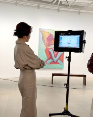Gigi Lai Chi Instagram - It’s been a long time since I faced the camera. Hearing “Action” took me back to the days of filming over a decade ago, and it felt both familiar and wonderful 🥰Even though it was just a one-minute shoot, looking back on the whole process, it still feels incredibly wonderful and unforgettable. Thank you to the Hong Kong Tourism Board and Tatler China for this invitation curated by the team, Thanks to all the staff for their hard work in makeup and shooting. 👍 It was a pleasure to collaborate with everyone and to contribute to the development of tourism and art in Hong Kong 💪 Hong Kong is a city full of creativity and artistic spirit. I look forward to everyone coming here to experience art, enjoy life, and hope you can personally feel the unique charm of this city. 🙏

#Tatler #HongKong #Art #welcometohongkong #discoverhongkong