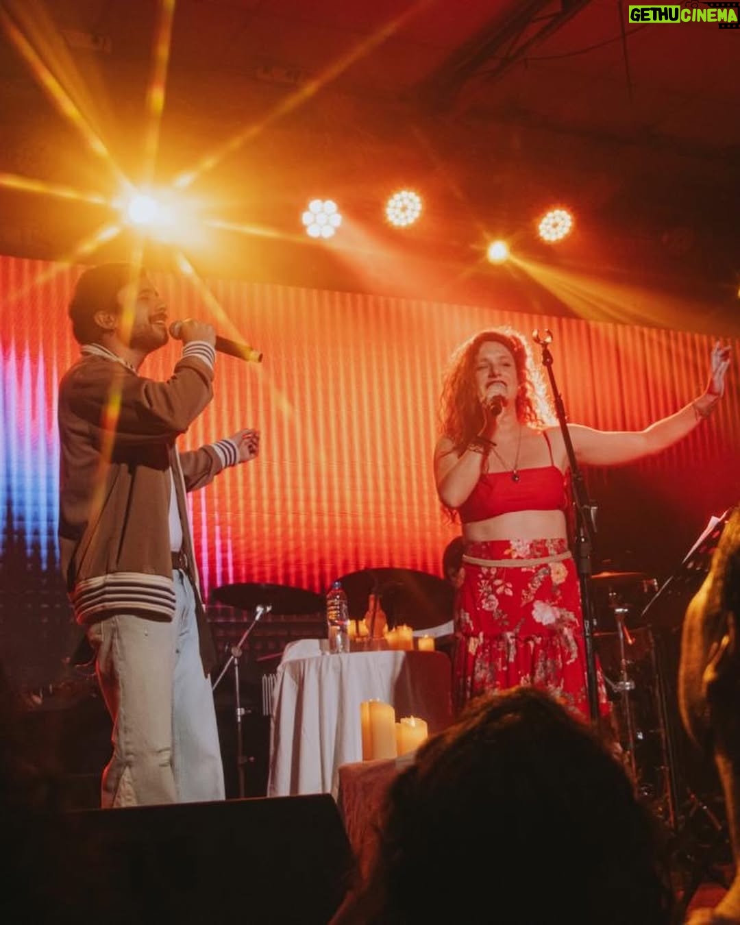 Gisela Ponce de León - 1.4K Likes - Qué alegría más grande poder cantar de nuevo con @giselaponcedeleonf maravilla talentosa del amor y la amistad! Gracias por sumarte Seliti te quiero y admiro mucho ♥️♥️♥️

Entradas en ticketmaster.pe (nos vemos en 9 días!!!) link en la bio