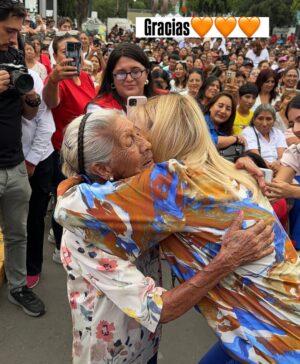 Gisela Valcárcel Instagram - Hoy estuve en el distrito de “San Juan de Lurigancho” , fui invitada , con motivo de la celebración del “Día de la Mujer” y he quedado agradecida y encantada , gracias por la invitación .
Les pido que miren el video , está en la 3ra …,cómo no quererlas🧡🧡🧡 Se la saben !!! Lo máximo 😍
Graciassss.