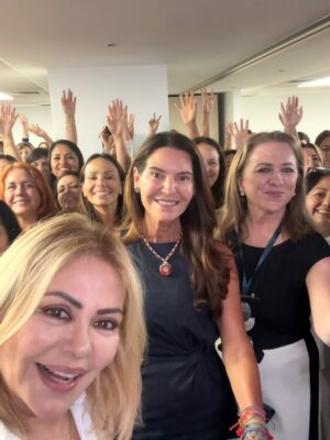 Gisela Valcárcel Instagram - Seguimos entre con mujeres , ayudándonos .. avanzando juntas 🧡
Ayer fui invitada al Conversatorio “Mujeres que Inspiran” organizado por “Integratel Perú” mil gracias !
Cada vez que comparto estos espacios , me llevo lecciones aprendidas , bien dicen que cuando uno da siempre recibe !
Aquí estoy , con ganas de compartir , de seguir aprendiendo y por supuesto de seguir abrazándolas !!
Besos a cada persona que pase por aquí 🌟💜