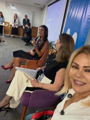 Gisela Valcárcel Instagram - Seguimos entre con mujeres , ayudándonos .. avanzando juntas 🧡
Ayer fui invitada al Conversatorio “Mujeres que Inspiran” organizado por “Integratel Perú” mil gracias !
Cada vez que comparto estos espacios , me llevo lecciones aprendidas , bien dicen que cuando uno da siempre recibe !
Aquí estoy , con ganas de compartir , de seguir aprendiendo y por supuesto de seguir abrazándolas !!
Besos a cada persona que pase por aquí 🌟💜