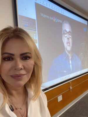 Gisela Valcárcel Instagram - Seguimos entre con mujeres , ayudándonos .. avanzando juntas 🧡
Ayer fui invitada al Conversatorio “Mujeres que Inspiran” organizado por “Integratel Perú” mil gracias !
Cada vez que comparto estos espacios , me llevo lecciones aprendidas , bien dicen que cuando uno da siempre recibe !
Aquí estoy , con ganas de compartir , de seguir aprendiendo y por supuesto de seguir abrazándolas !!
Besos a cada persona que pase por aquí 🌟💜