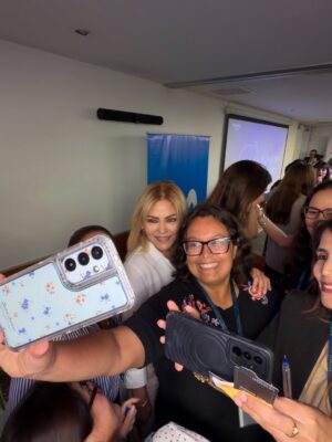 Gisela Valcárcel Instagram - Seguimos entre con mujeres , ayudándonos .. avanzando juntas 🧡
Ayer fui invitada al Conversatorio “Mujeres que Inspiran” organizado por “Integratel Perú” mil gracias !
Cada vez que comparto estos espacios , me llevo lecciones aprendidas , bien dicen que cuando uno da siempre recibe !
Aquí estoy , con ganas de compartir , de seguir aprendiendo y por supuesto de seguir abrazándolas !!
Besos a cada persona que pase por aquí 🌟💜