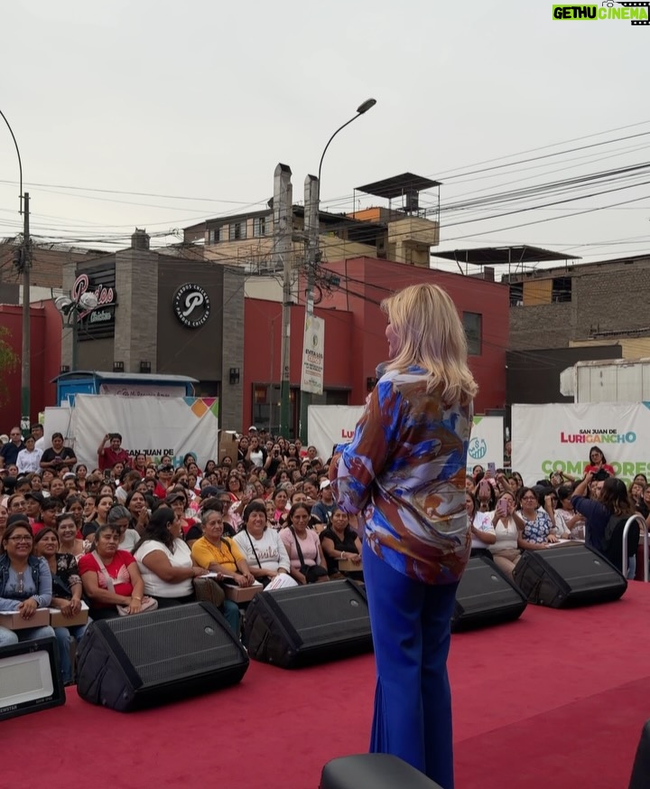 Gisela Valcárcel - 2.2K Likes - Hoy estuve en el distrito de “San Juan de Lurigancho” , fui invitada , con motivo de la celebración del “Día de la Mujer”  y he quedado agradecida y encantada , gracias por la invitación .
Les pido que miren el video , está en la 3ra …,cómo no quererlas🧡🧡🧡 Se la saben !!! Lo máximo 😍
Graciassss.
