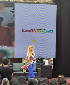 Gisela Valcárcel Instagram - Hoy estuve en el distrito de “San Juan de Lurigancho” , fui invitada , con motivo de la celebración del “Día de la Mujer” y he quedado agradecida y encantada , gracias por la invitación .
Les pido que miren el video , está en la 3ra …,cómo no quererlas🧡🧡🧡 Se la saben !!! Lo máximo 😍
Graciassss.