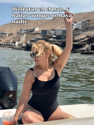 Gisela Valcárcel Instagram - Sentirme libre y al mismo tiempo , saber de quién dependo , ha sido básico para avanzar .
Desde hace mucho soy una persona conocida en mi país y eso a veces te puede llenar de miedos , pues todos opinan sobre lo que debes o no debes hacer .. sobre si estás más vieja o más joven .. si te engordaste o adelgazaste ! Jajaja si eres conocido siempre opinarán sobre ti ! 😎
Por eso amo esta etapa de mi vida , pues siento que voy encontrando a mi Gisela .. pude haberla encontrado hace años pero no sucedió … cada día me descubro y no quiero cubrirme o esconderme .. no hace falta ! Aquí estoy sintiéndome libre y con ustedes 🩷 les cuento algo de mis reales gustos ? Aquí va algo en fotos .. cuéntenme que les gusta ? Besos y .. sean felices si ?🩷🩷🩷