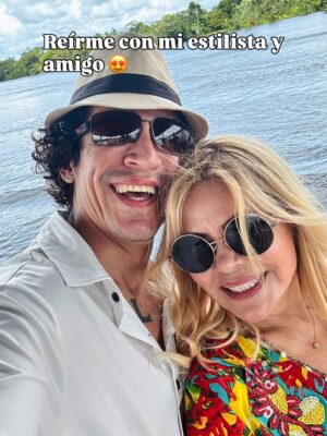 Gisela Valcárcel Instagram - Sentirme libre y al mismo tiempo , saber de quién dependo , ha sido básico para avanzar .
Desde hace mucho soy una persona conocida en mi país y eso a veces te puede llenar de miedos , pues todos opinan sobre lo que debes o no debes hacer .. sobre si estás más vieja o más joven .. si te engordaste o adelgazaste ! Jajaja si eres conocido siempre opinarán sobre ti ! 😎
Por eso amo esta etapa de mi vida , pues siento que voy encontrando a mi Gisela .. pude haberla encontrado hace años pero no sucedió … cada día me descubro y no quiero cubrirme o esconderme .. no hace falta ! Aquí estoy sintiéndome libre y con ustedes 🩷 les cuento algo de mis reales gustos ? Aquí va algo en fotos .. cuéntenme que les gusta ? Besos y .. sean felices si ?🩷🩷🩷