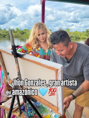 Gisela Valcárcel Instagram - Disfrutar Iquitos ! Una experiencia que no se olvida, que queda en el alma 💚 nuestra Amazonia conmueve.
Hoy fui a “Balsa Bufeo” @bufeo.arte , una embarcación que sale con el propósito de llevar arte , mostrar el trabajo extraordinario de artistas amazónicos .. y allí , conocí a dos de ellos , he disfrutado cada segundo !
Gracias @christianbendayan 💚 Que viva el arte amazónico !