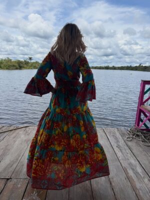 Gisela Valcárcel Instagram - Disfrutar Iquitos ! Una experiencia que no se olvida, que queda en el alma 💚 nuestra Amazonia conmueve.
Hoy fui a “Balsa Bufeo” @bufeo.arte , una embarcación que sale con el propósito de llevar arte , mostrar el trabajo extraordinario de artistas amazónicos .. y allí , conocí a dos de ellos , he disfrutado cada segundo !
Gracias @christianbendayan 💚 Que viva el arte amazónico !