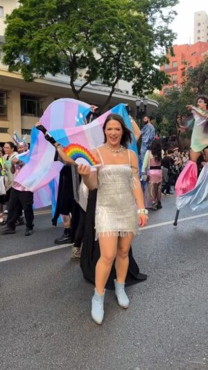 Glamour Garcia Instagram - 29/01, dia em que temos tanto a comemorar! Nossa liberdade, nossa resistência, nossa vida.  A cada ano que passa sinto mais necessário esse momento, o de celebração das nossas conquistas e denúncia das violências contra NÓS. Obrigada a minhas companheires de caminhada… momentos doces, outros difíceis. MUITO OBRIGADA a todes vocês meus amados amigues que transformaram e tranformam o mundo todo dia. Imagens lindas de amor e irreverência  na marcha trans de 2025. HIPER ULTRA MASTER OBRIGADA. 🩷🏳️‍⚧️🩵 

Beleza : @rafaelbentorosa 
Captação e edição : @leonardopequiar & @rafaelbentorosa . 
Companheires: @marunreis , @barbarabielo , @melpormel , @valenttino , @pepita , & @hilton_erika . 🩷🩵🩷🩵