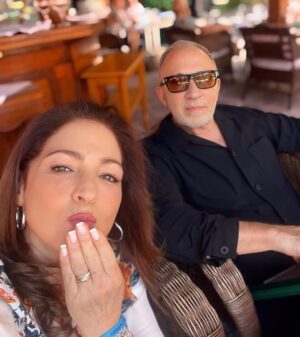 Gloria Estefan Instagram - So blessed to share yet another  #HAPPY BIRTHDAY with you, mi morito bello! I love you more each day! 
🎂🎶🎂🌻🎂✌️🎂😘🎂❤️🎂
¡Qué bendición poder compartir otro #FELIZCUMPLEAÑOS contigo, mi morito bello! ¡Te amo más cada día!
🎂🎶🎂🌻🎂✌️🎂😘🎂❤️🎂