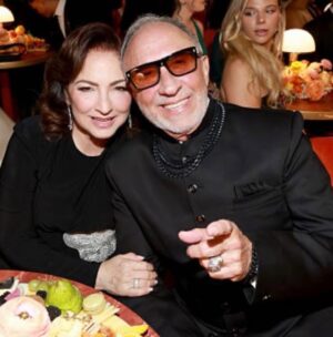 Gloria Estefan Instagram - Moments at the @grammys Congratulations to all the winners and nominees tonight!! 🎶👏🎶👏🎶👏 Momentos en los @grammys ¡¡Felicidades a todos los ganadores y nominados esta noche!! 🎶👏🎶👏🎶👏