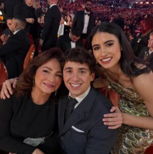 Gloria Estefan Instagram - Moments at the @grammys Congratulations to all the winners and nominees tonight!! 🎶👏🎶👏🎶👏 Momentos en los @grammys ¡¡Felicidades a todos los ganadores y nominados esta noche!! 🎶👏🎶👏🎶👏