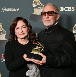 Gloria Estefan Instagram - Moments at the @grammys Congratulations to all the winners and nominees tonight!! 🎶👏🎶👏🎶👏 Momentos en los @grammys ¡¡Felicidades a todos los ganadores y nominados esta noche!! 🎶👏🎶👏🎶👏