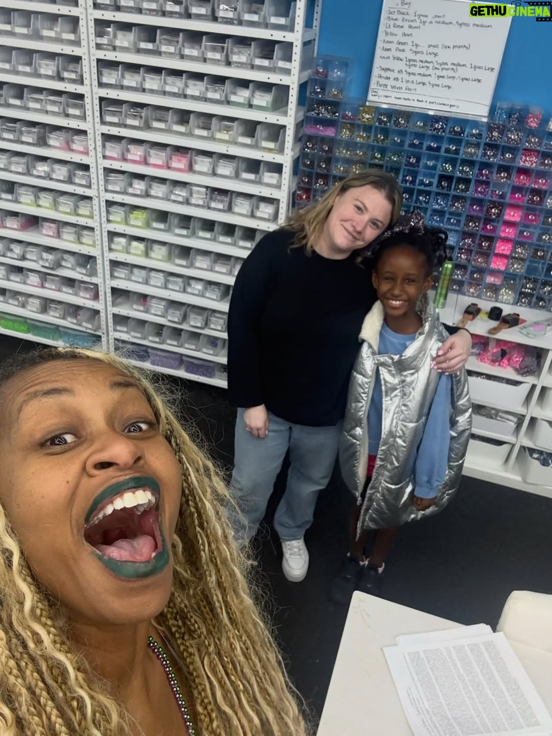 Glozell Green - 7.1K Likes - Thank you auntie @itsjojosiwa and @jessalynnsiwa for always thinking of us! O’Zell had the time of her life! You know she always has a 🎀on her head! I can’t believe you were about O’Zell’s age when we first met! You are a great role model. Thank you. XoXo 💚