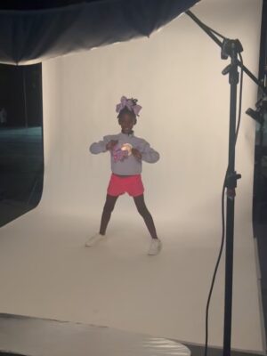 Glozell Green Instagram - Thank you auntie @itsjojosiwa and @jessalynnsiwa for always thinking of us! O’Zell had the time of her life! You know she always has a 🎀on her head! I can’t believe you were about O’Zell’s age when we first met! You are a great role model. Thank you. XoXo 💚