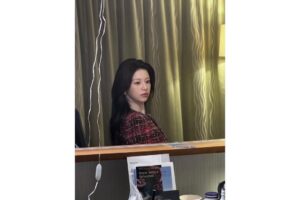 Go Youn-jung Instagram - 💃🧟‍♀️🤫😈🪓🖤
