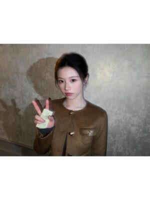 Go Youn-jung Instagram - 🍀🍀🍀🍀🍀🍀🍀🌌