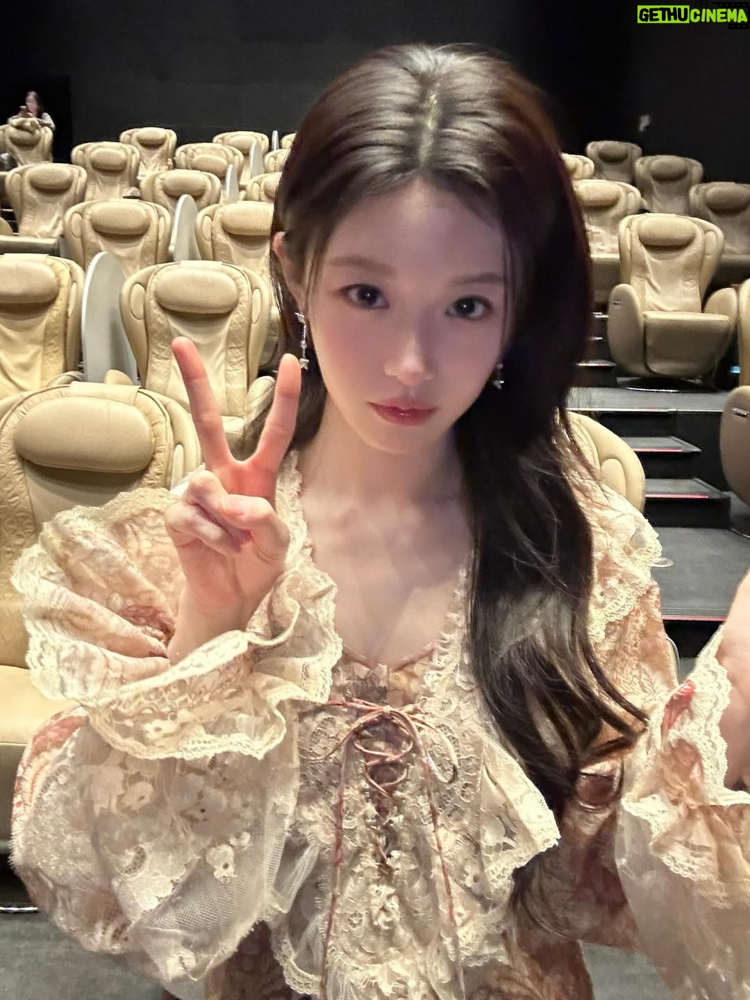 Go Youn-jung - 3 Million Likes - 🍀