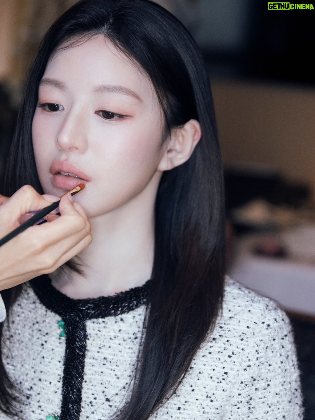 Go Youn-jung - 2.2 Million Likes - 🏗️🦋👽🐛✨

#CHANELFallWinter 
#CHANELShow
#샤넬패션

@chanelofficial 
@Matthieu_Blazy