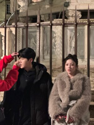 Go Youn-jung Instagram - 온 세상에 오로라가 뜨길
🍀