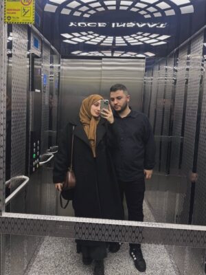 Gözde Akyıldız Instagram - Niyetimiz güzel, gecemiz huzurlu. 🤲🏻

#2026ramazan