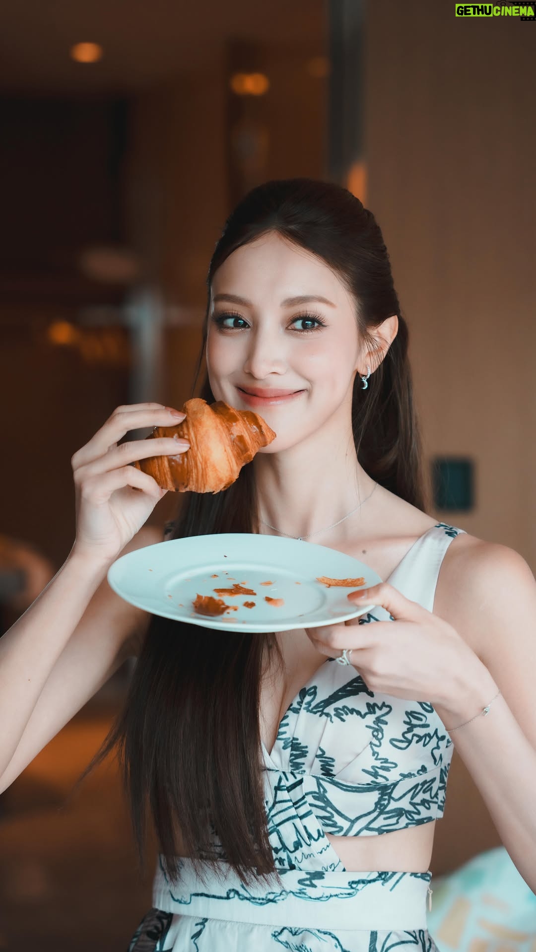 Grace Chan - 18.5K Likes - 🪩🕺🏻 
One night in Macau 🇲🇴 so thought I’d do a fun lil dance to celebrate…   lighting was 🤌🏻🤭✨

🏨 @cityofdreamsmacau 
💄 @krystal.makeup.studio @s0phia.makeup 
👗 @natacha_van
💎 @mondaysmade