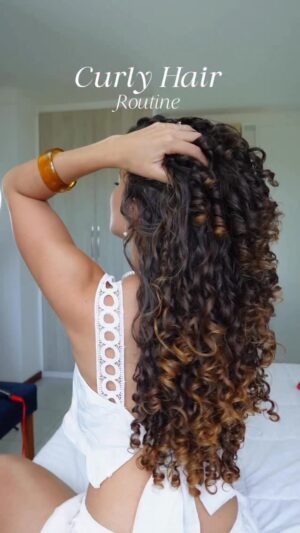 Graciely Junqueira Instagram - Curly Hair Routine 🫧💕