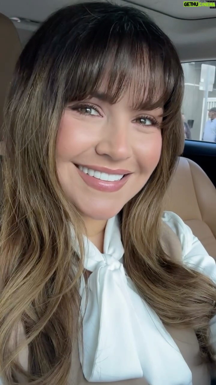 Gredmarie Colón - 8.1K Likes - Holaaaaa 🤍 ¡Qué rico saludarles! Aprovecho la oportunidad para enviarles la mejor de las energías, acompañadas de muchísimo amor. Sé que los tengo un poco abandonados y que no les he contado mucho de mi vida, peeeeeeero este detalle sí que deseo compartirlo con todos ustedes… así que story time — pero escrito 🤭✨

Les cuento que el pasado 11 de febrero logré obtener mi licencia de Real Estate como Agente Asociado en Florida 🏡.

En resumen: saqué la licencia en menos de tres semanas. Estudié de manera presencial, de 9:00 a.m. a 6:00 p.m., durante 7 días para completar las 63 horas requeridas (del 26 de enero al 1 de febrero). Después de aprobar el examen de la escuela (¡98%! 🤓), tocaba prepararme para el examen del estado.

Me tomé una semana para darle con todo al repaso: simulacros, matemáticas y full enfoque 💪🏽. Y el 11 de febrero… misión cumplida 🎉

Sinceramente fue una locuraaaaa hacerlo tan rápido 🤪🤯, pero valió completamente la pena el sacrificio. Estoy demasiado feliz y orgullosa de este logro 🥹✨

#realestate #floridarealestateagent #miamirealestate #orlandorealestate #staytuned