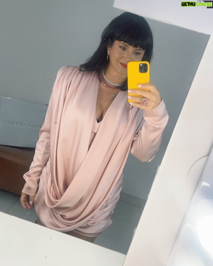 Griselda Siciliani - 53.8K Likes - “Este puto amor” de @carlitoscasella fue una fiesta y tratamos de estar a la altura con el look..
St @rominagiangreco 
@rfgstylecoaching 
La carita y el pelo by el genio @nanogmd 
Estas fotos hermosas @karencasass 🙏🏻❤️
Las joyas siempre @swarovski_argentina 
El vestidazo @stellamccartney 
Gracias a todos 😍