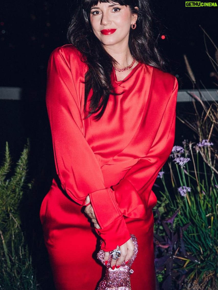 Griselda Siciliani - 57.1K Likes - Hermosa noche en los premios del cine y las series ❤️💄🧯🐞📌🌶️☎️🧲💋
Celebrando ENVIDIOSA!!!!!

@stellamccartney 
@swarovski_argentina 
@lachicadelosstilettos 
@rfgstylecoaching 
@rominagiangreco 
@nanogmd