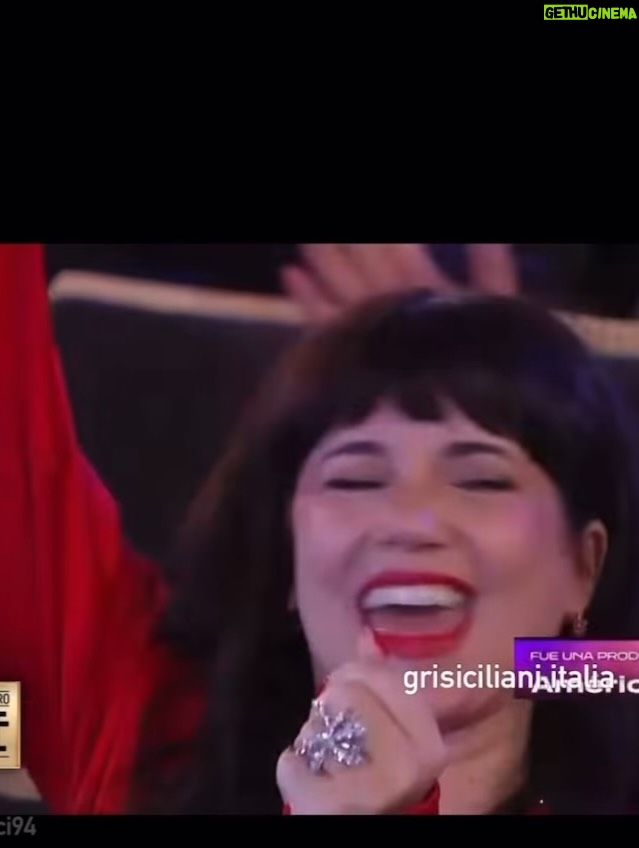 Griselda Siciliani - 57.1K Likes - Hermosa noche en los premios del cine y las series ❤️💄🧯🐞📌🌶️☎️🧲💋
Celebrando ENVIDIOSA!!!!!

@stellamccartney 
@swarovski_argentina 
@lachicadelosstilettos 
@rfgstylecoaching 
@rominagiangreco 
@nanogmd