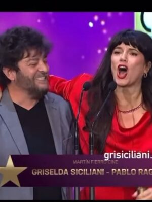 Griselda Siciliani Instagram - Hermosa noche en los premios del cine y las series ❤️💄🧯🐞📌🌶️☎️🧲💋
Celebrando ENVIDIOSA!!!!!

@stellamccartney 
@swarovski_argentina 
@lachicadelosstilettos 
@rfgstylecoaching 
@rominagiangreco 
@nanogmd