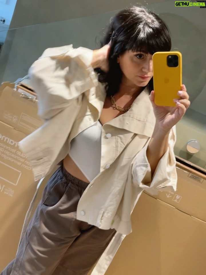 Griselda Siciliani - 48.6K Likes - Mezcladito

1- hasta en las galletas
2- Vicky😍
3-colibrí
4-jacarandá y motorhome
5- conversación
6-🎬
7-gana boca, yo feliz , pero el pibe del Bicho no tanto
8-look
9-ENVIDIOSA director y actriz 😍
10- mis amigas y la cumbia❤️🇦🇷
11-👀