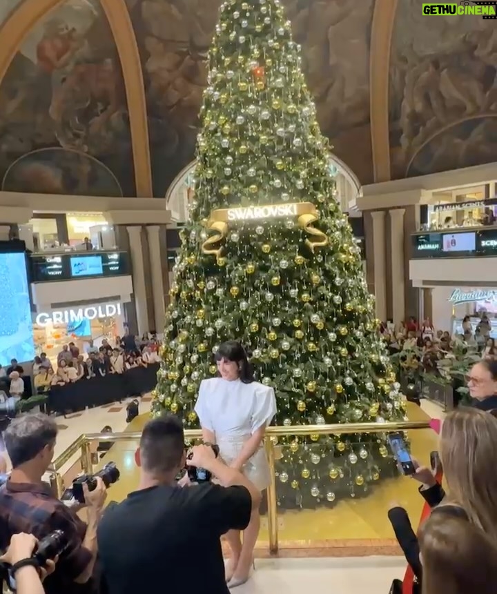 Griselda Siciliani - 121.3K Likes - Navidad @swarovski 
🎄💎

Dirección creativa y estilismo @rominagiangreco 
Diseño y realización  @nuriabueno_ok 
Producción @rfgstylecoaching
Pelo y maquillaje @nanogmd
Cartera @minaduk.e
Joyas @swarovski_argentina