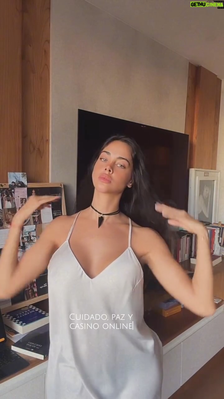 Guadalupe González - 1.6K Likes - Domingo de…. 
Casino online 🤍 vino tinto ,mascarillas, más peli en la cama 
Soy muy de lencería de seda para dormir aunque nadie me vea jaja 
Me hace sentir tan femenina… 

No olviden que con Mi código Guada . La primera vez que se registran (no vale si ya se registraron anteriormente) les regalamos 200 mil guaraníes en bonos de bienvenida más 200 mil guaraníes en bonos extras más el 110% de tu primer depósito y 30 jugadas gratis 
Es importante que llenen todas las casillas y pongan bien sus datos 
solo para mayores de 18 años 
Link in bio 🤍
@slotsdelsol_cde 
@slotsdelsol