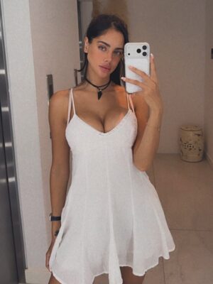 Guadalupe González Instagram - una vez que te des cuenta que no estarás para siempre..
 creo que eso es lo que hace que la vida sea tan mágica🤍