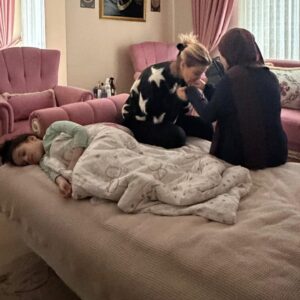 Gülben Ergen Instagram - Allah’ınızdan bulun!