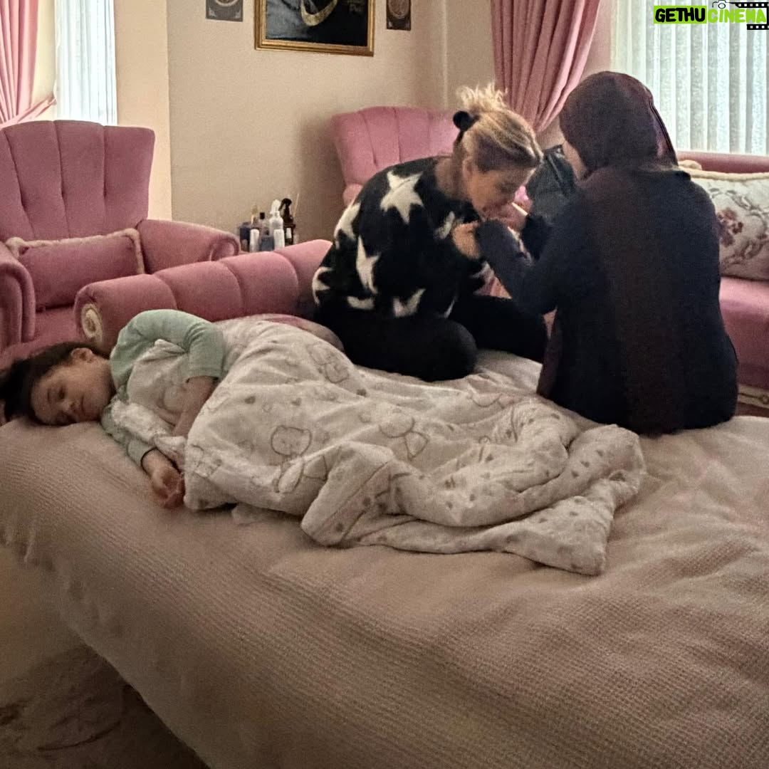 Gülben Ergen - 70.7K Likes - Allah’ınızdan bulun!
