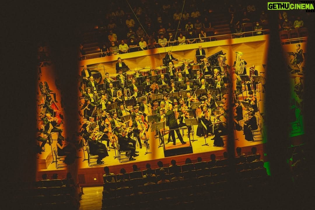 HIMARI - 5.2K Likes - THANK YOU! TOKYO🇯🇵🇨🇭

ORCHESTRE
DE LA SUISSE
ROMANDE
ASIA TOUR 2025

JONATHAN NOTT, CONDUCTOR
HIMARI, VIOLIN

WED. JULY 9
SUNTORY HALL

ジョナサン・ノット指揮
スイス・ロマンド管弦楽団
HIMARI（ヴァイオリン）

2025年7月9日（水）19:00
サントリーホール

..............

ORCHESTRE
DE LA SUISSE
ROMANDE
ASIA TOUR 2025

JONATHAN NOTT, CONDUCTOR
YANG IN MO, VIOLIN
GEORGE LI, PIANO
MICHIAKI UENO, CELLO
HIMARI, VIOLIN

BEIJING 
THU. JULY 3
NATIONAL CENTRE FOR THE PERFORMING ARTS

SEOUL
SAT. JULY 5
SUN. JULY 6
LOTTE CONCERT HALL

KANAGAWA
TUE. JULY 8
MUZA KAWASAKI SYMPHONY HALL

TOKYO
WED. JULY 9
SUNTORY HALL

KYOTO
FRI. JULY 11
KYOTO CONCERT HALL

TOTTORI
SAT. JULY 12
TORIGIN CULTURAL CENTER RIKA HALL

AICHI
SUN. JULY 13
AICHI PREFECTURAL ART THEATER 

#jonathannott #osr #orchestredelasuisseromande #michiakiueno #himari #ジョナサンノット #ノット #スイスロマンド管弦楽団 #上野通明 
@osrorchestre @michiaki_ueno @himariviolin.official 

📸 @nishimaki_tkmi