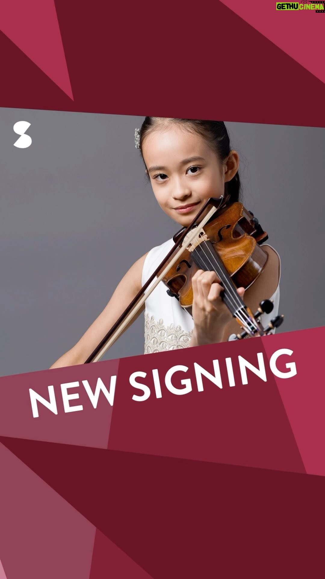 HIMARI - 4.3K Likes - #announcement We are delighted to welcome Japanese violinist Himari for general management.

@himariviolin.official began her violin studies in Japan under the tutelage of Koichiro Harada and Machie Oguri and gave her professional orchestral solo debut at age 6. As one of the youngest ever applicants, she entered The Curtis Institute of Music in 2022 and studies violin with Ida Kavafian.

Managing Director Karen McDonald says: “Himari is a once in a generation talent and her bubbly personality is infectious. We are thrilled to welcome her to KD SCHMID.”

Himari says: “I am really excited to be joining KD SCHMID. I truly appreciate my teacher Ms. Ida and all who have been guiding me. I want to learn more repertoire and become an artist who can tell the wonderfulness of music to many people in the world through the violin that I love.”

Welcome to the KD SCHMID family Himari 💐

 🗞️Read more in our press release. Link in bio. 

 📸 © Hitoshi Iwakiri

#Himari #welcome #newsigning #generalmanagement #worldwide #announcement #classicalmusic #classical #violinist #ExcitingNews #kdschmid #artistagencysince1959 #artistmanagement #deutscheklassik #internationalartists