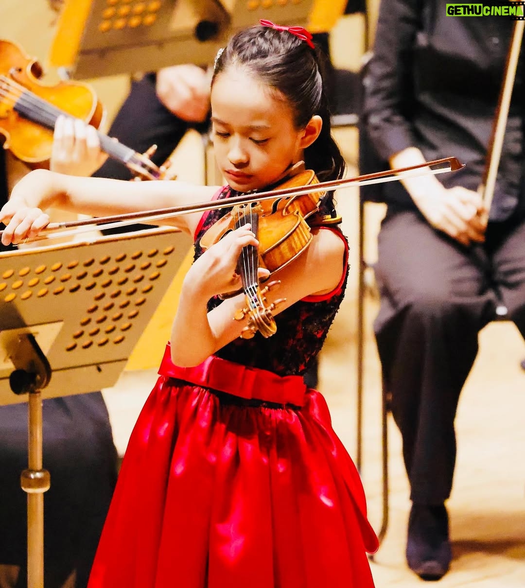 HIMARI - 4.8K Likes - It was a performance with the New Japan Philharmonic and conductor Jean-Christophe Spinosi🎻🥰

#violin #violinist #concerto #classic #wieniawski #paganini #bach #performance #fun #himari #newjapanphilharmonic #orchestra